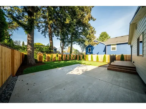 1925 SE Sherrett Street Portland OR 97202