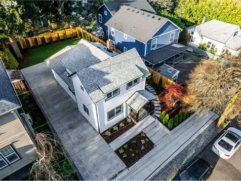 1925 SE Sherrett Street Portland OR 97202