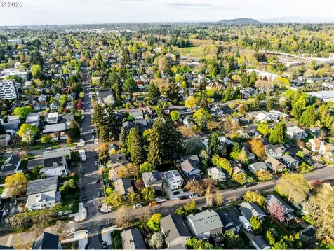 1925 SE Sherrett Street Portland OR 97202