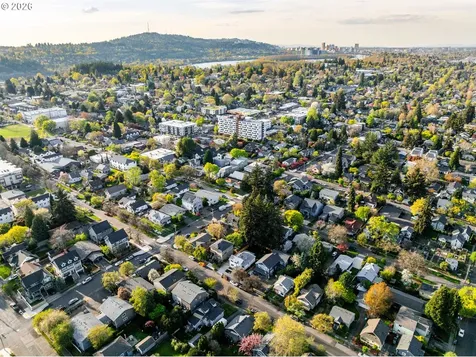1925 SE Sherrett Street Portland OR 97202