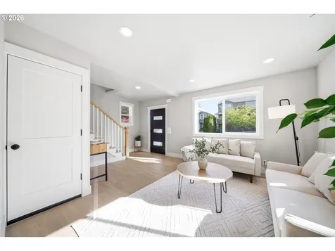 1925 SE Sherrett Street Portland OR 97202
