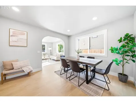 1925 SE Sherrett Street Portland OR 97202