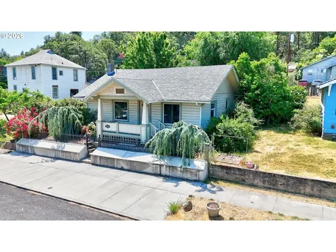 318 E 13th Street The Dalles OR 97058