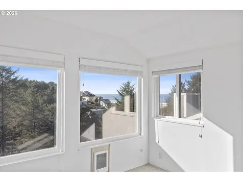 860 SW 10th Street Lincoln City OR 97367