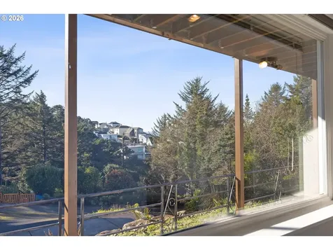 860 SW 10th Street Lincoln City OR 97367