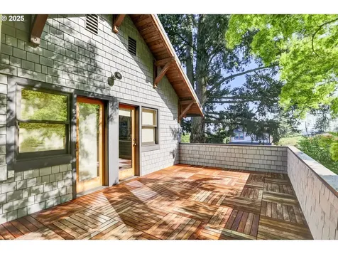 7209 SE Madison Street Portland OR 97215