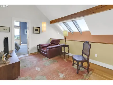 7209 SE Madison Street Portland OR 97215