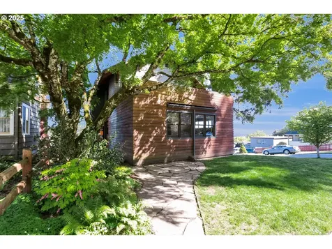 7209 SE Madison Street Portland OR 97215