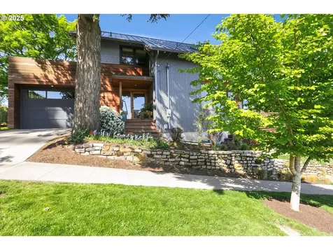 7209 SE Madison Street Portland OR 97215
