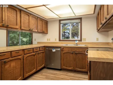 2520 S Crestline Drive Waldport OR 97394