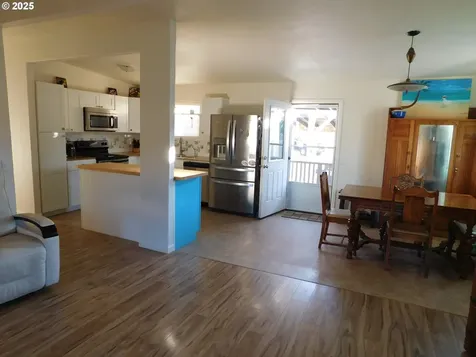 38222 Place Road Fall Creek OR 97438