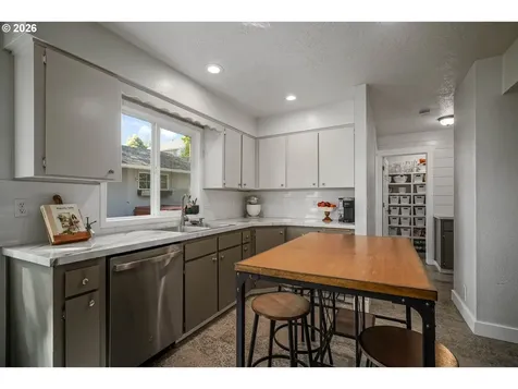 390 Kevin Court S Salem OR 97306