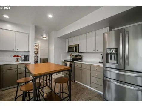 390 Kevin Court S Salem OR 97306