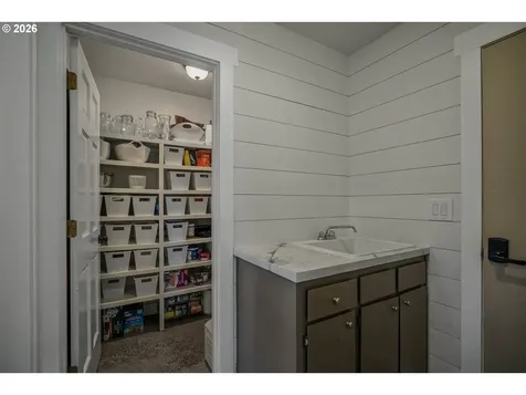 390 Kevin Court S Salem OR 97306