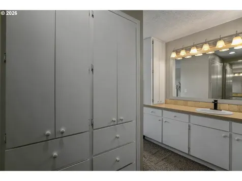 390 Kevin Court S Salem OR 97306
