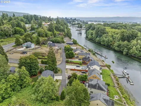 26 Marina Drive Cathlamet WA 98612