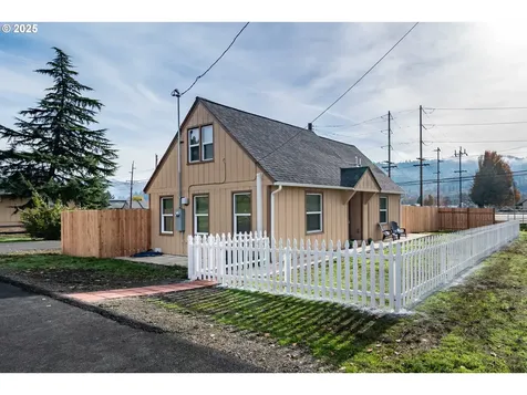 315 NE Cummins Street Roseburg OR 97470