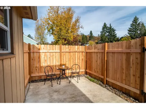 315 NE Cummins Street Roseburg OR 97470