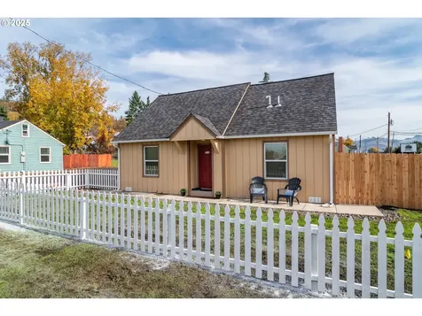 315 NE Cummins Street Roseburg OR 97470