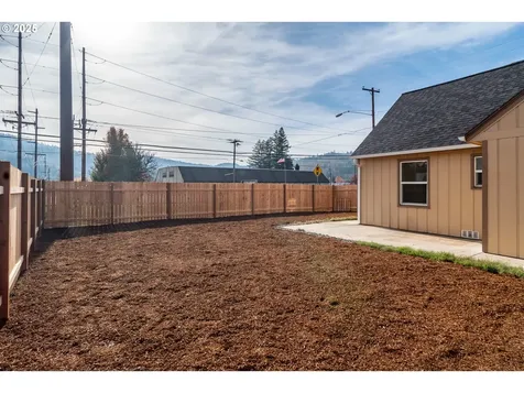 315 NE Cummins Street Roseburg OR 97470