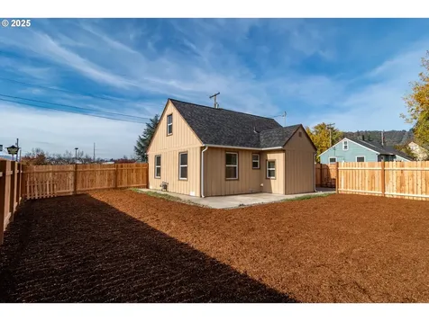 315 NE Cummins Street Roseburg OR 97470