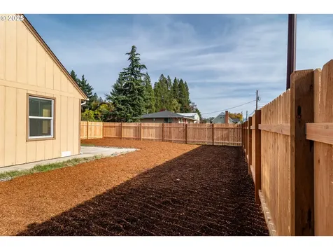 315 NE Cummins Street Roseburg OR 97470