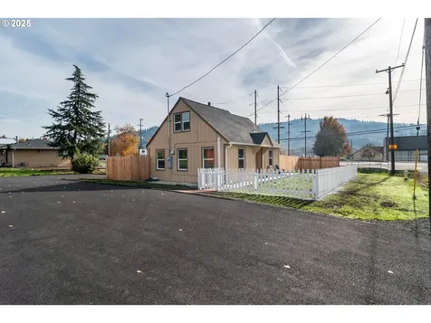 315 NE Cummins Street Roseburg OR 97470