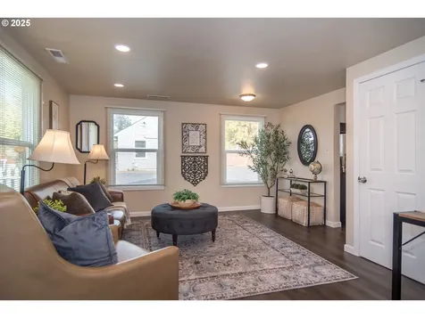 315 NE Cummins Street Roseburg OR 97470