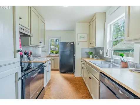 1710 NE 92nd Avenue Portland OR 97220