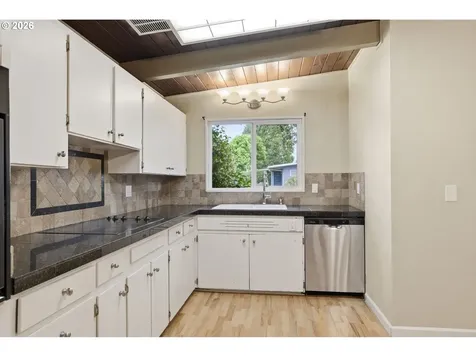 1430 Barton Street Eugene OR 97404