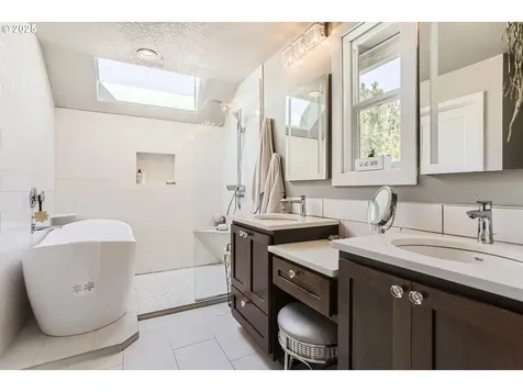 5290 SW Greenwood Circle Tualatin OR 97062