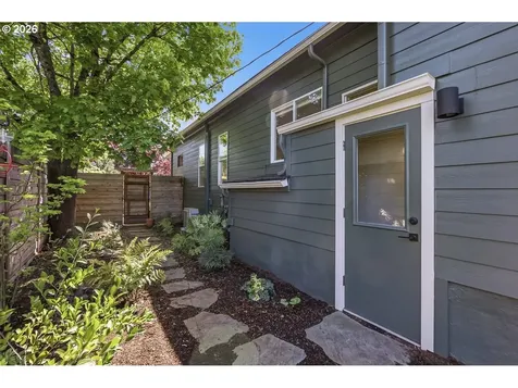 6207 NE 12th Avenue Portland OR 97211