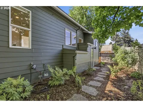 6207 NE 12th Avenue Portland OR 97211
