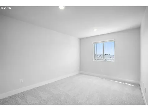 7773 NW Eleanor Avenue Portland OR 97229