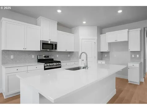 7773 NW Eleanor Avenue Portland OR 97229