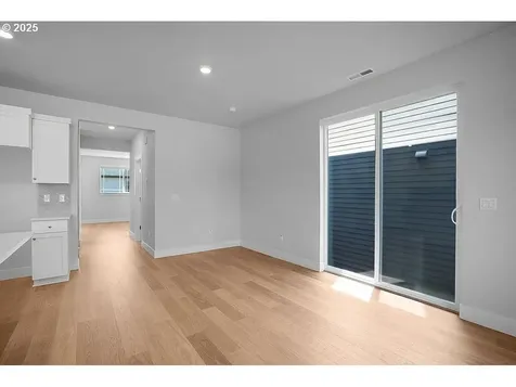 7773 NW Eleanor Avenue Portland OR 97229