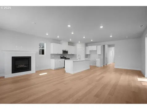 7773 NW Eleanor Avenue Portland OR 97229