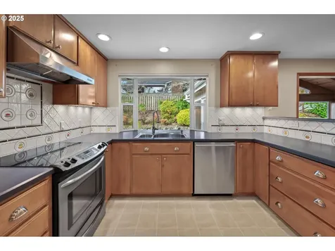 11965 NW Oatfield Court Portland OR 97229