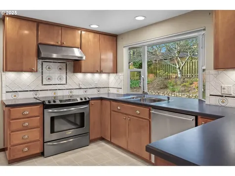 11965 NW Oatfield Court Portland OR 97229