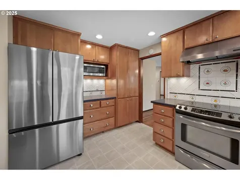 11965 NW Oatfield Court Portland OR 97229