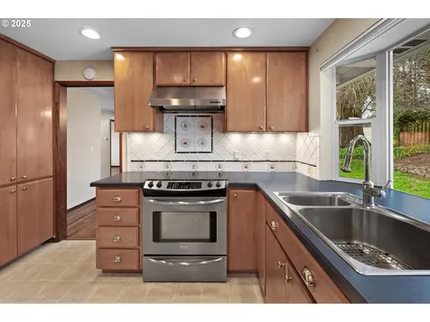 11965 NW Oatfield Court Portland OR 97229