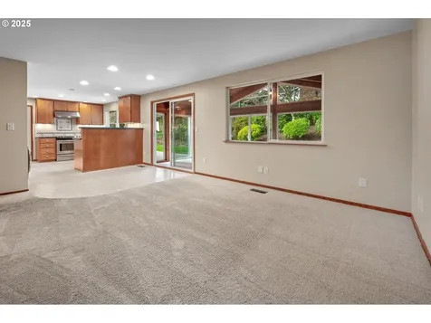 11965 NW Oatfield Court Portland OR 97229