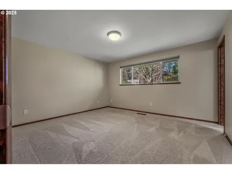 11965 NW Oatfield Court Portland OR 97229