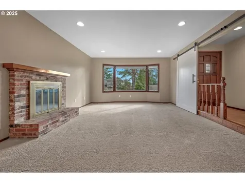 11965 NW Oatfield Court Portland OR 97229
