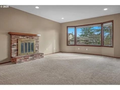 11965 NW Oatfield Court Portland OR 97229