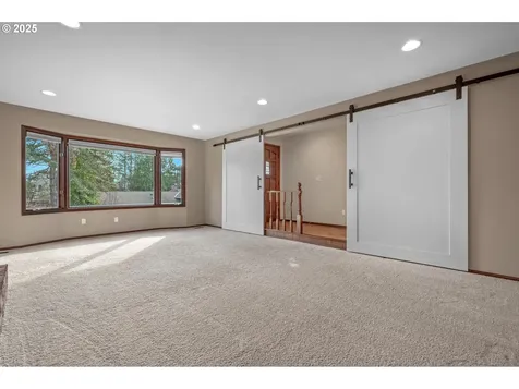 11965 NW Oatfield Court Portland OR 97229