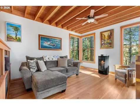 32 Hamilton Avenue Underwood WA 98651