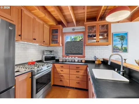 32 Hamilton Avenue Underwood WA 98651