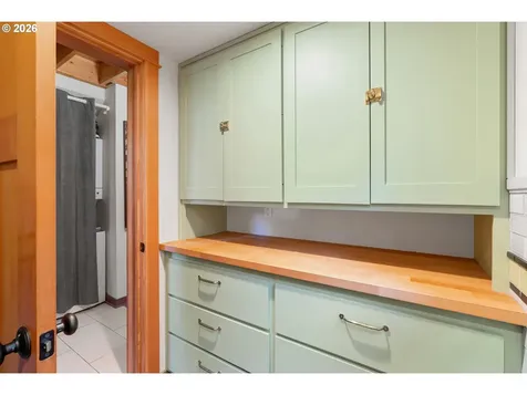 32 Hamilton Avenue Underwood WA 98651