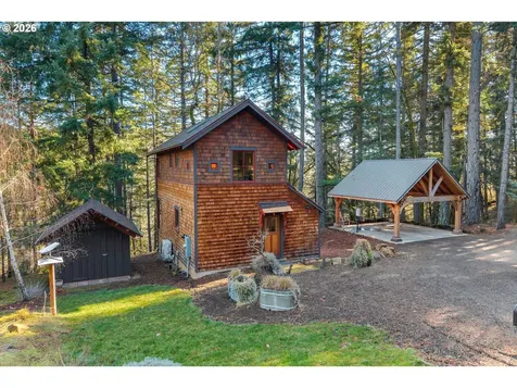 32 Hamilton Avenue Underwood WA 98651